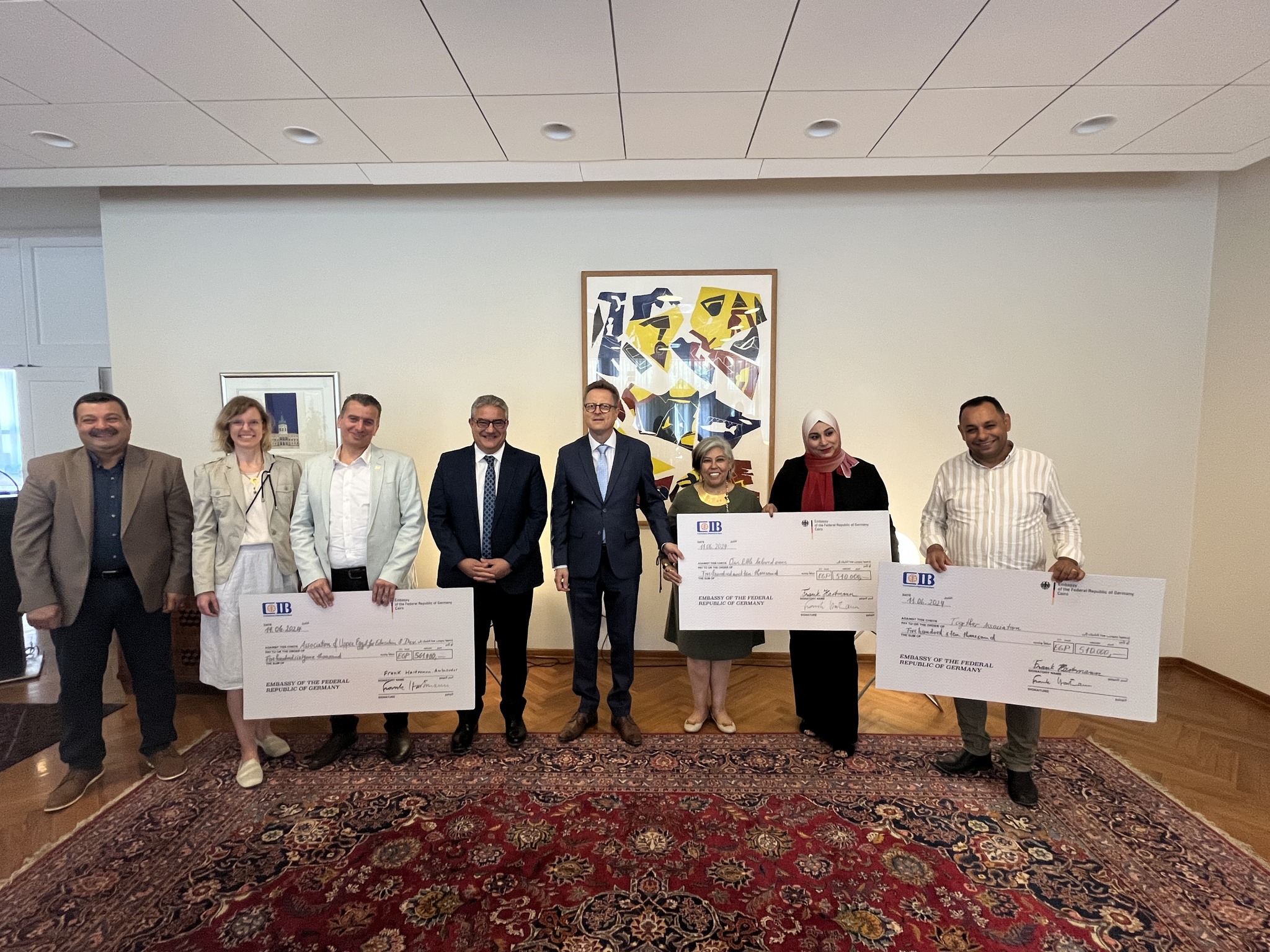 سفارة ألمانيا تسلم شيكات الدعم النقدي لمبادرات المشروعات الصغيرة