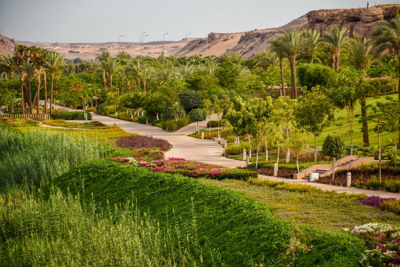 الإسكان تتابع مشروعات زيادة المسطحات الخضراء في المدن الجديدة