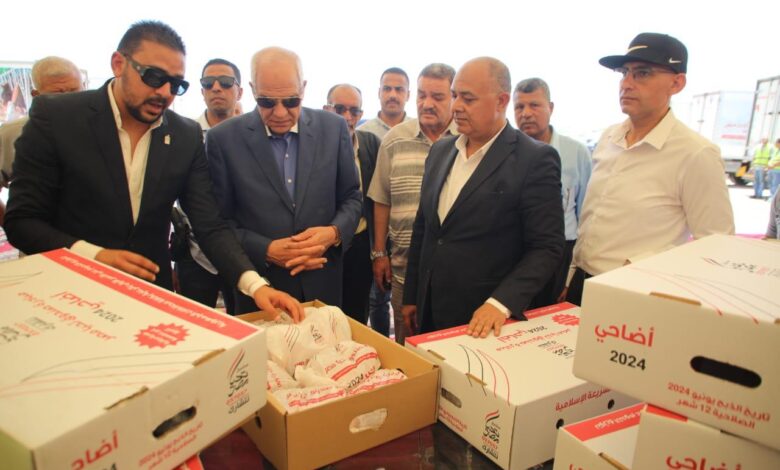 محافظ الجيزة :  توزيع ١٢.٥ طن من لحوم الأضاحي علي ٦٢٥٠ اسرة من العاملين بهيئة النظافة