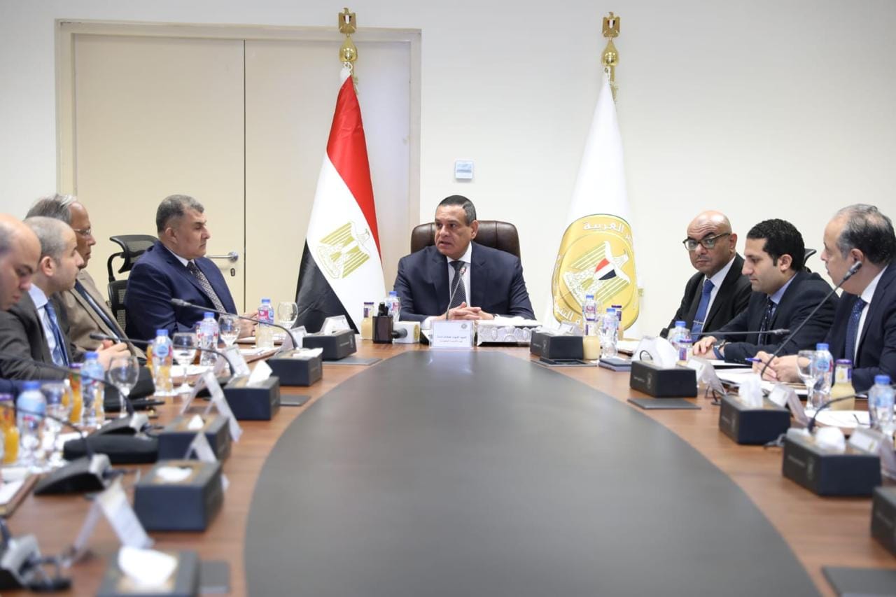 التنمية المحلية : تعديل مواعيد إغلاق المحلات والمولات بعد العرض على مجلس الوزراء