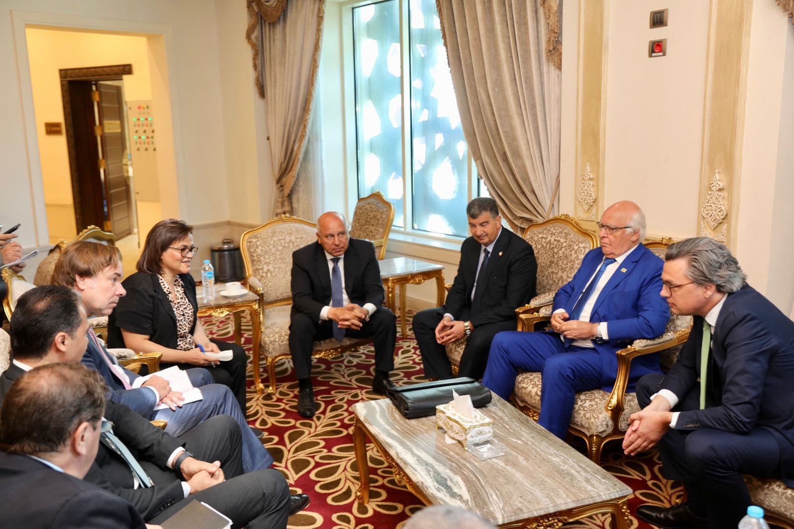 الوزير يبحث مع شركات هيرنكنشت وسيمنز ويورجيت الموقف التنفيذي للمشروعات الجارية