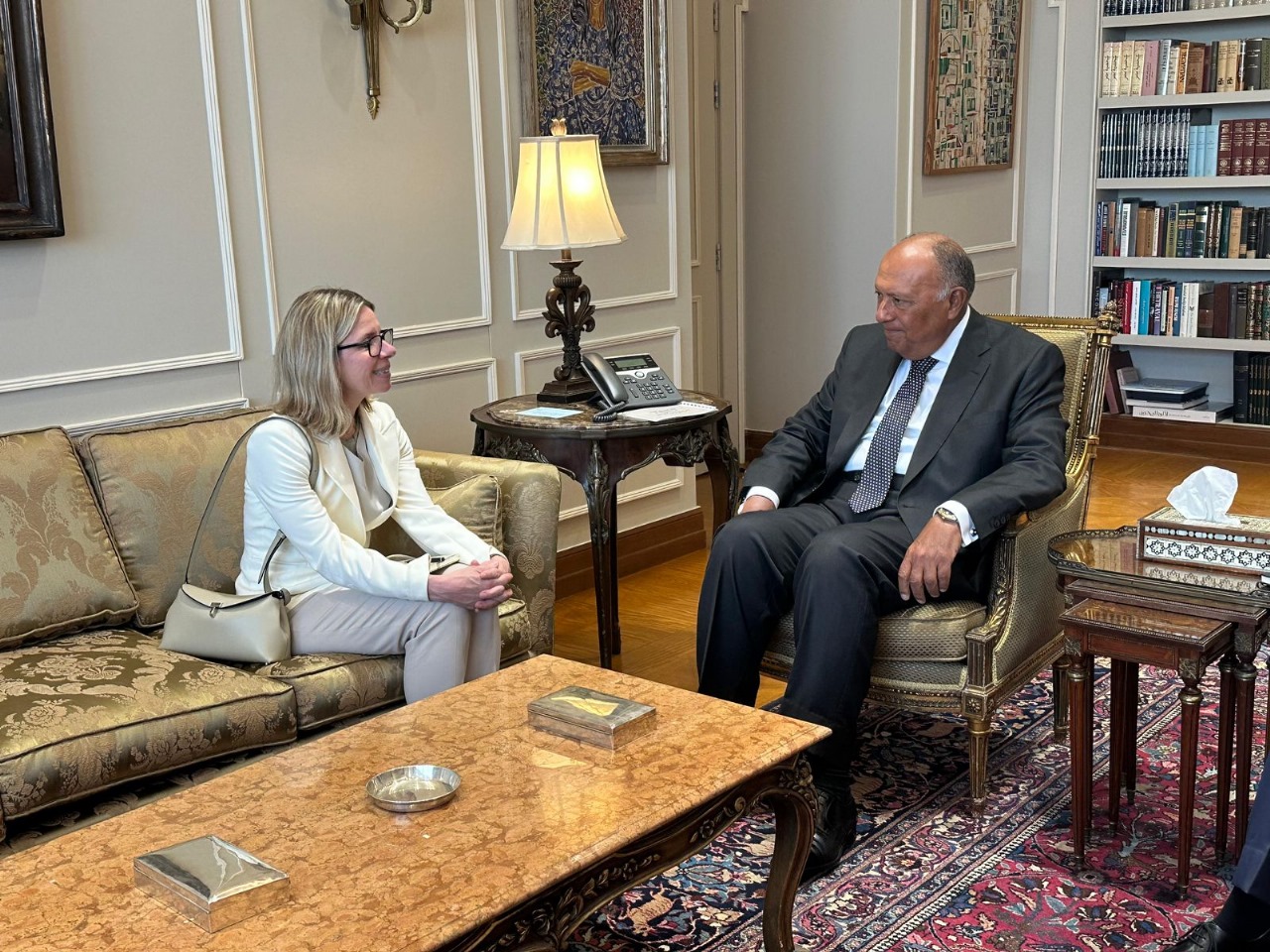 وزير الخارجية يستقبل مدير عمليات البنك الدولي