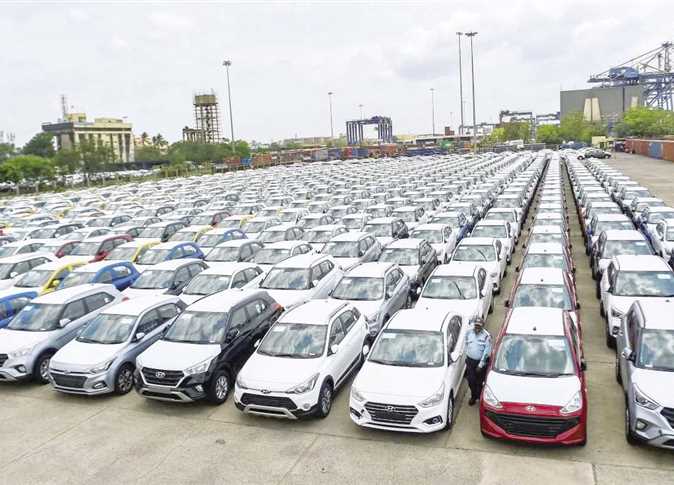 وقف الإفراج الجمركي عن سيارات المعاقين لمدة ستة أشهر