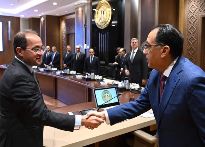 الحكومة الجديدة تتابع إجراءات حل مشكلة الكهرباء وتكليفات رئاسية بدخول قدرات الطاقة المتجددة على الشبكة