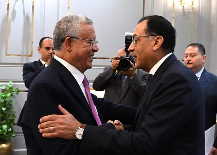 تفاصيل بيان الحكومة أمام البرلمان : 4.2% النمو المستهدف .. وخطة لتوطين الصناعة .. وحل نهائي لمشكلة الكهرباء