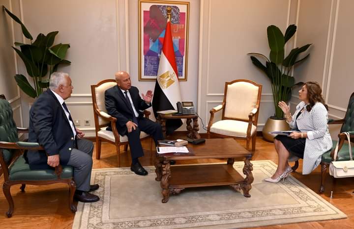 الوزير يبحث مع ماري لويس تطوير صناعة الملابس الجاهزة ويتابع مشروعات شركة بوش المستقبلية