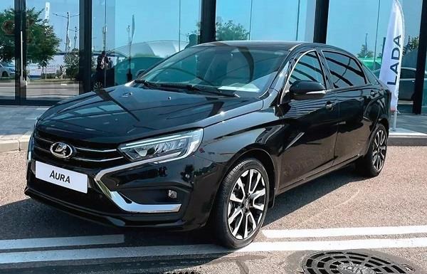 الرئيس الروسي يستقل أحدث سيارات لادا ويبدي إعجابه بأدائها المتميز