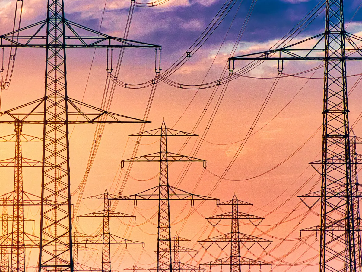 خلل إمدادات الوقود يجبر الكويت على تخفيف الأحمال الكهربائية