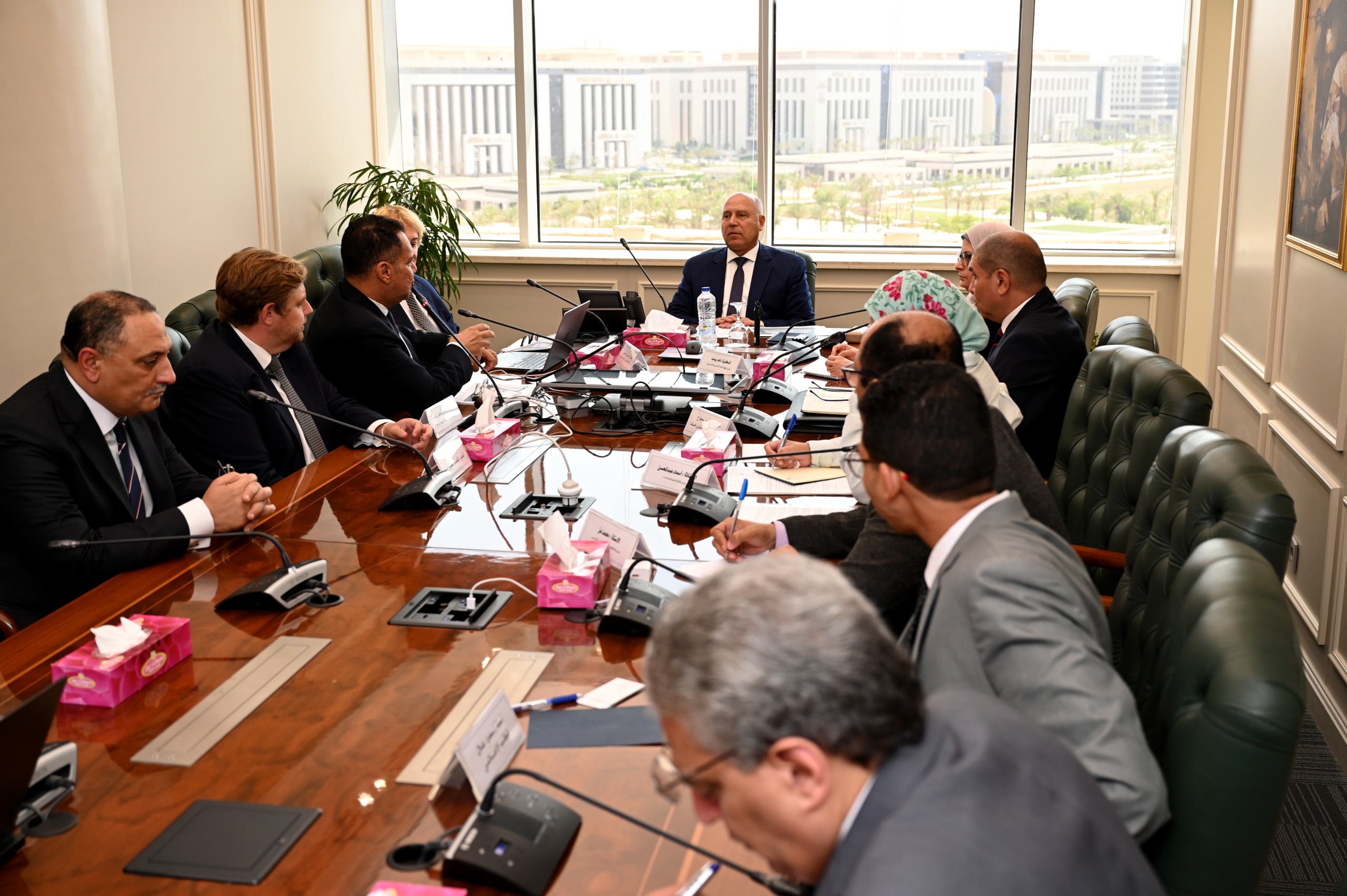 الوزير يلتقي وفد شركة ليونزبريدج العالمية لبحث إنشاء مصنع لحمض الفسفوريك