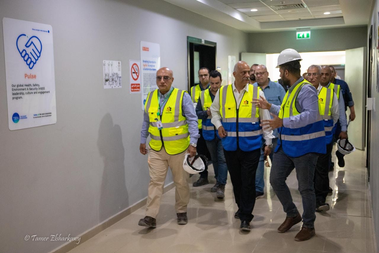 البترول تتابع سير العمل في مجمع أنوبك للسولار بأسيوط