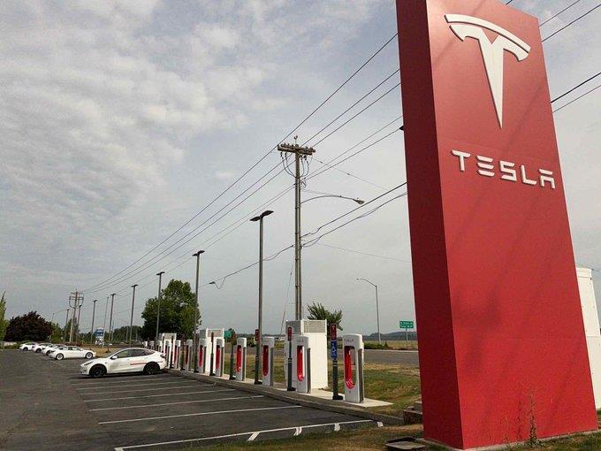 انخفاض أرباح "تسلا" 45% في الربع الثاني مع تراجع مبيعاتها