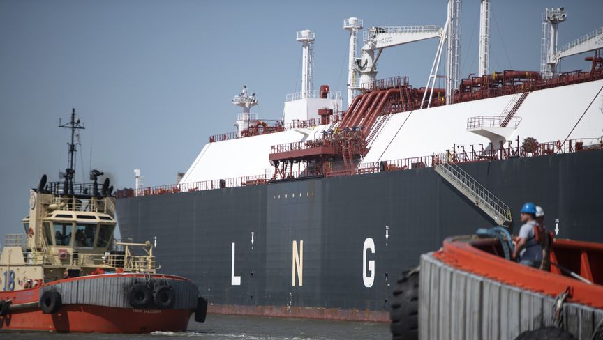 توجيه شحنات الغاز الأميركية لآسيا يعيد نفوذ روسيا إلى أوروبا