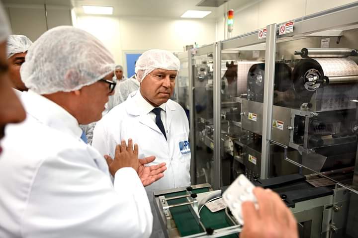 وزير الصناعة يعد بحل مشكلات المستثمرين في مدينة الجلود بالروبيكي ومصانع بدر