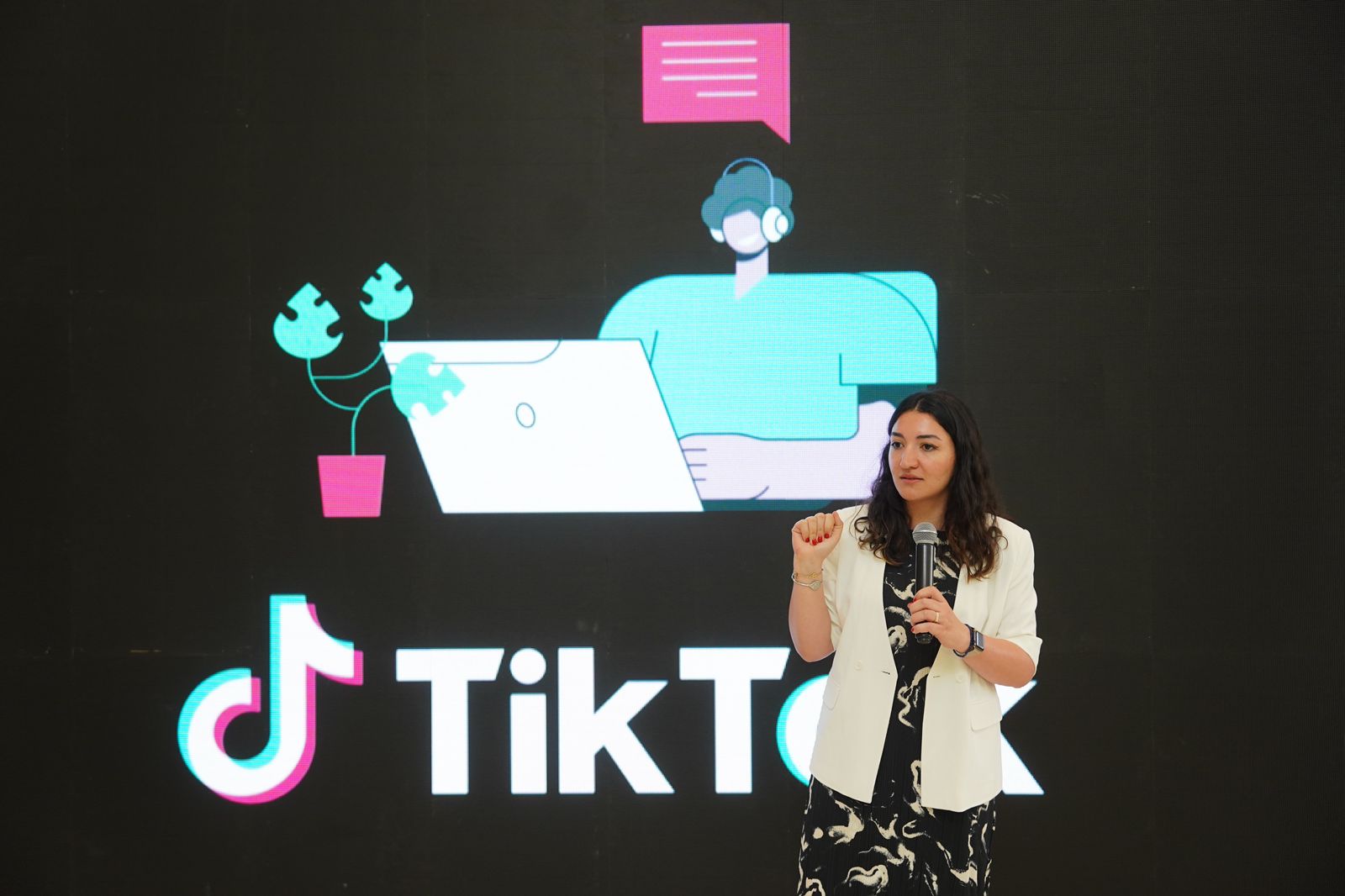 تيك توك تطلق حملة #SaferForYou #أكثر_أمانًا_لك للتوعية بأدوات السلامة الرقمية