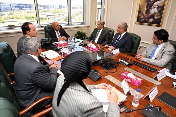 الحكومة : دعم توسع استثمارات شركة العربي في السوق لخدمة الصناعة الوطنية