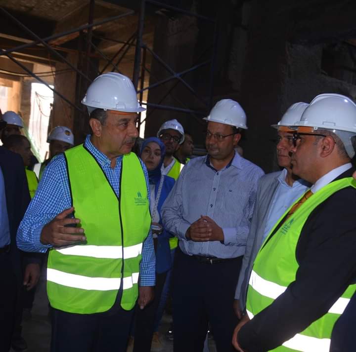 وزير الأعمال يوجه بسرعة تنفيذ مشروع تطوير فندق شبرد التاريخي