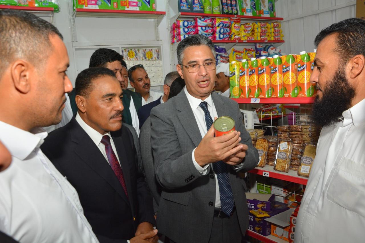 وزير التموين يتفقد منافذ السلع بمحافظة مرسى مطروح