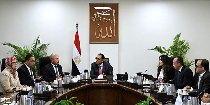 خطة عاجلة للنهوض بالصناعة المصرية .. وعرضها على الرئيس قريبا