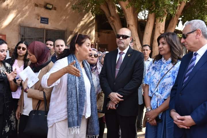 وزيرا العمل والتضامن ومحافظ الغربية يبحثون مواجهة تحديات صناعة العطور الزيتية