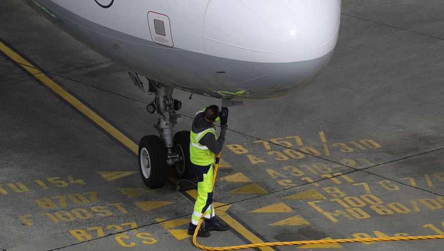 مصافي النفط الصينية تتلقى دفعة مع زيادة الطلب على وقود الطائرات