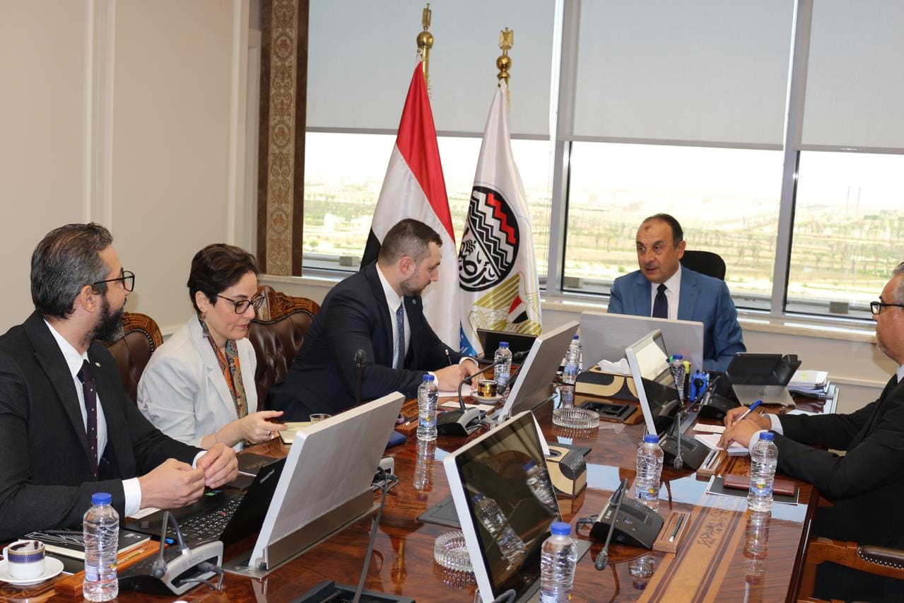 وزير قطاع الأعمال يبحث مع "روس أتوم" الروسية فرص التعاون والاستثمار