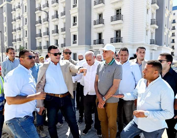 وزير الإسكان يتفقد وحدات "سكن لكل المصريين" و"الحى اللاتيني" بالعلمين الجديدة