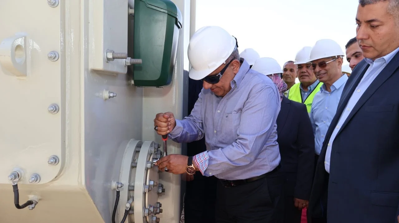 تركيب أول محول بمحطة الربط المصري السعودي في مدينة بدر