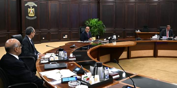 رئيس الوزراء: توطين صناعة الهواتف المحمولة فى مصر