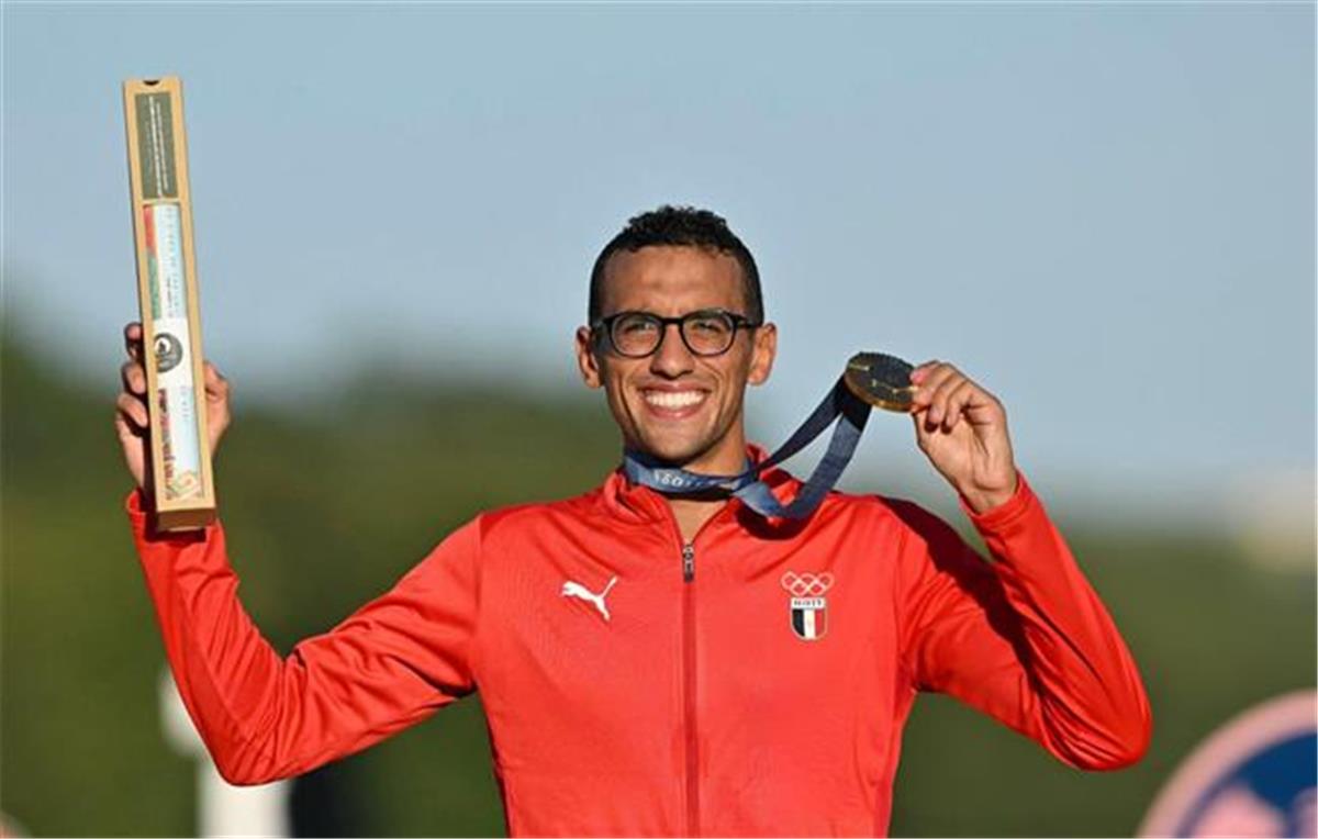 جامعة مصر للمعلوماتية تهنئ أحمد الجندي الطالب بـ"تكنولوجيا الأعمال" لفوزه بـ ذهبية أولمبياد باريس