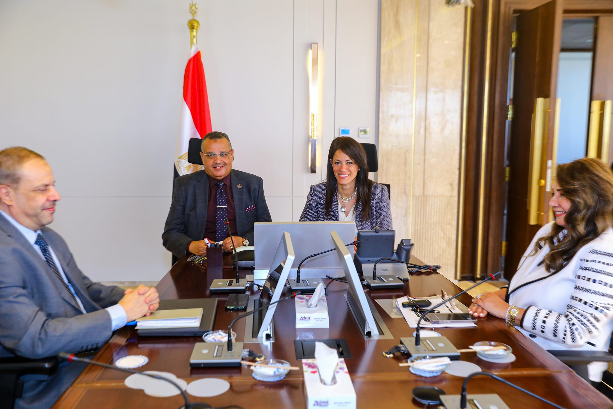 رانيا المشاط تبحث تطورات تنفيذ مشروعات الخطة الاستثمارية بجنوب سيناء