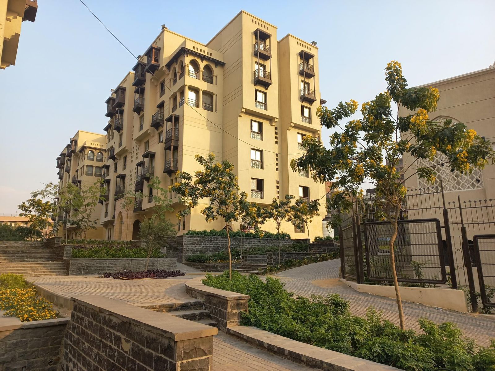 وزير الإسكان يتابع موقف تنفيذ مشروع تطوير "منطقة سور مجري العيون" بمحافظة القاهرة