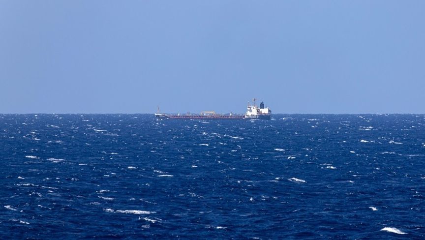 رصد 3 حرائق على متن ناقلة تعرضت لهجوم بالبحر الأحمر