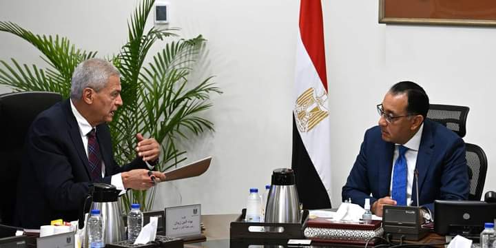 مدبولي : توطين صناعة المواد الخام اللازمة للصناعات الطبية لتقليل فاتورة الاستيراد