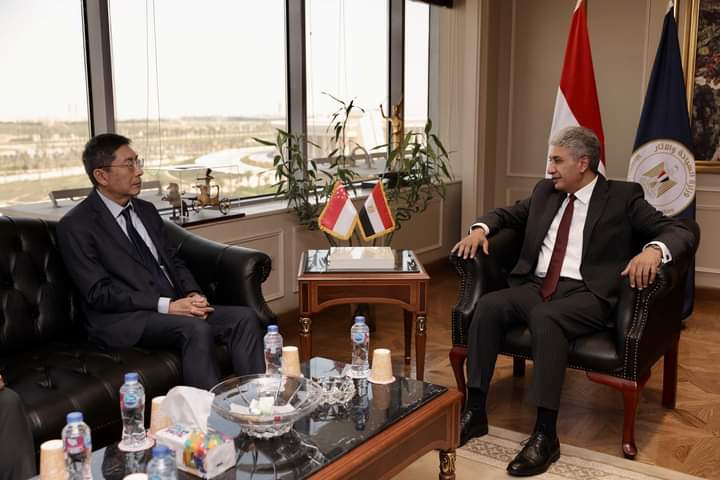 سنغافورة مهتمة بالاستثمار في زيادة الغرف الفندقية بمصر