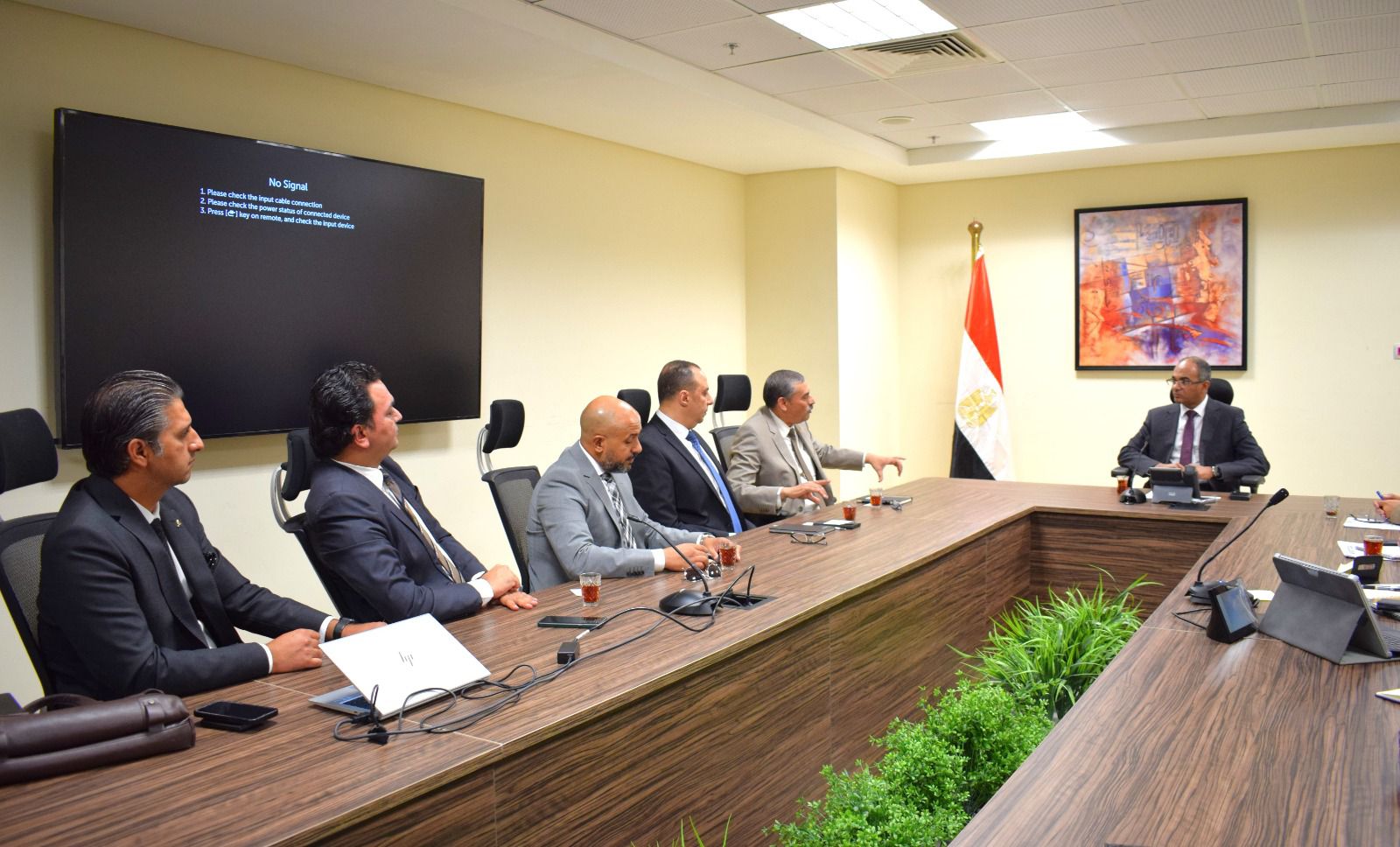 نائب وزير الإسكان يلتقي مسئولي شركات عالمية  لدراسة فرص التعاون في استخدام الأنظمة  الذكية