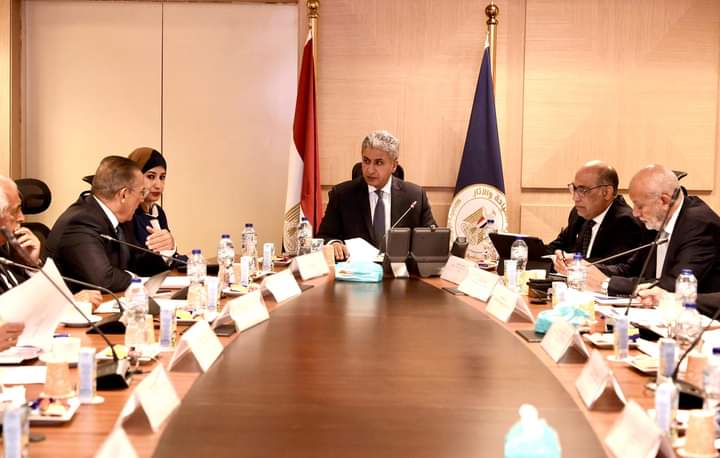 السياحة تلجأ إلى التسويق الإلكتروني .. وزيادة رحلات الطيران إلى شرم والغردقة ومرسى علم والعلمين