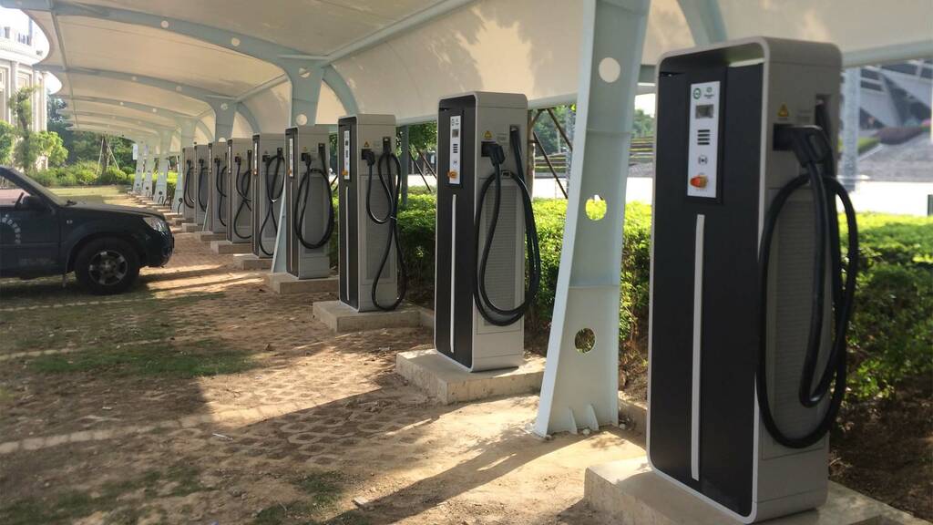 الحكومة الأمريكية تخصص 521 مليون دولار لبناء محطات شحن السيارات الكهربائية