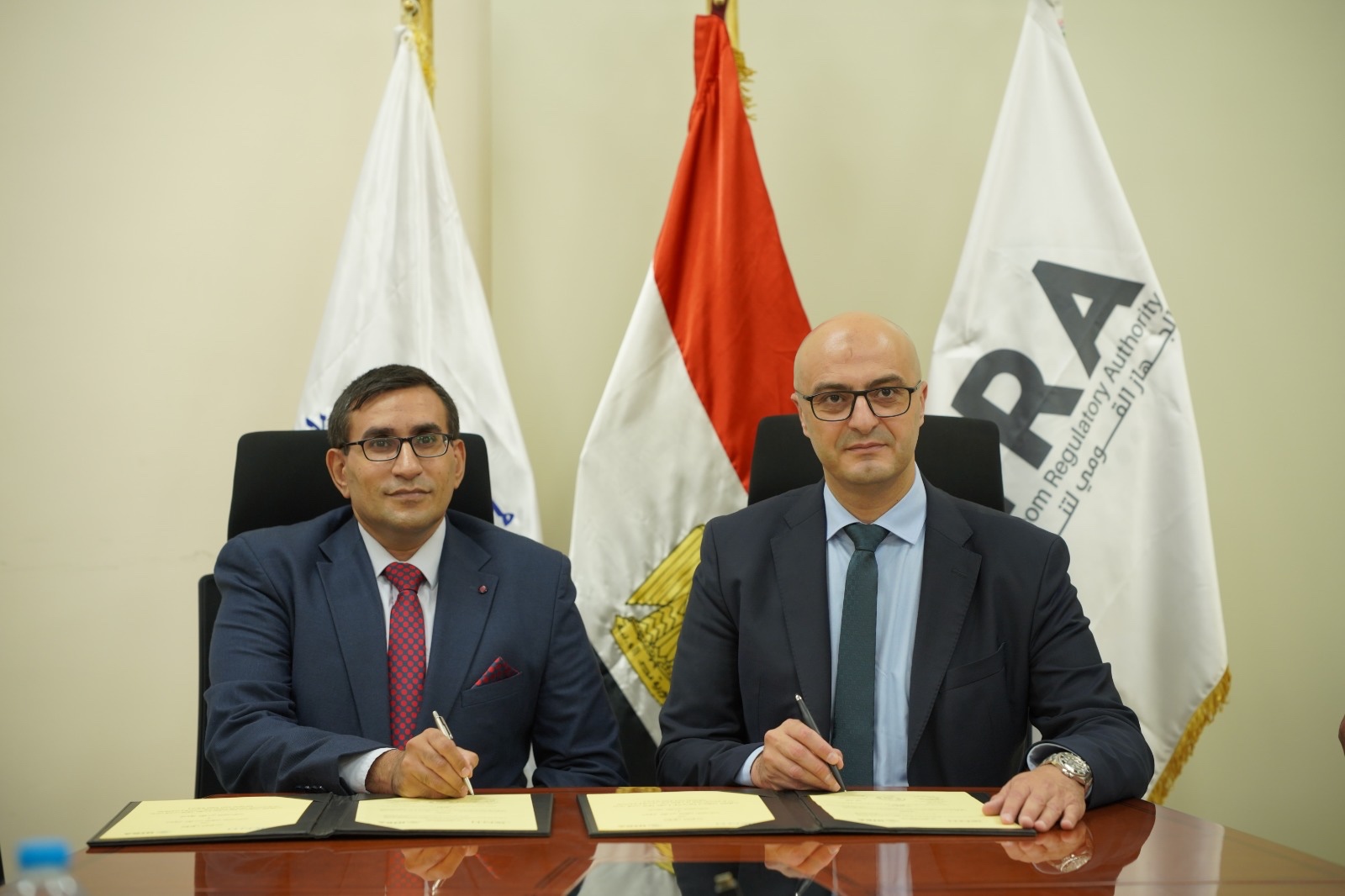 تنظيم الاتصالات يوقع بروتوكول لتطوير منظومة قياس قدرة محطات المحمول