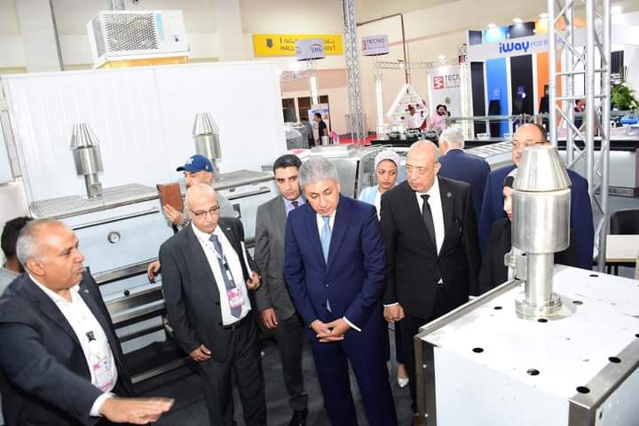 وزير السياحة يفتتح المعرض الدولي لتجهيزات الفنادق والمنشآت السياحية