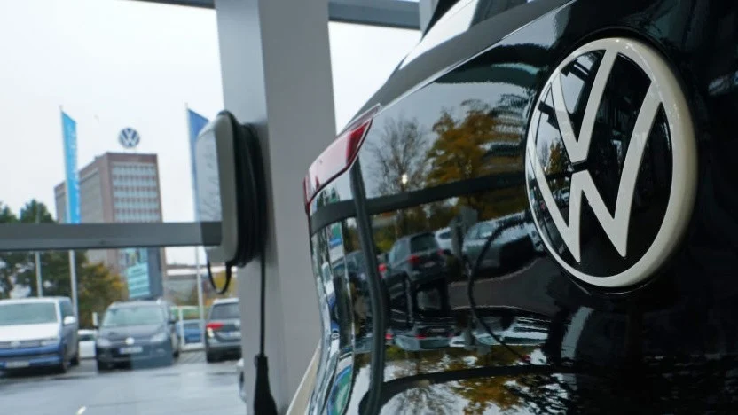 فولكس فاجن تضطر لخفض التكاليف بإغلاق أحد مصانعها مع ارتفاع التكاليف