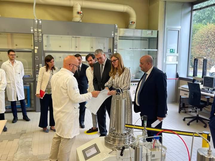 وزير البترول يبحث في إيطاليا تعزيز التعاون مع إينى