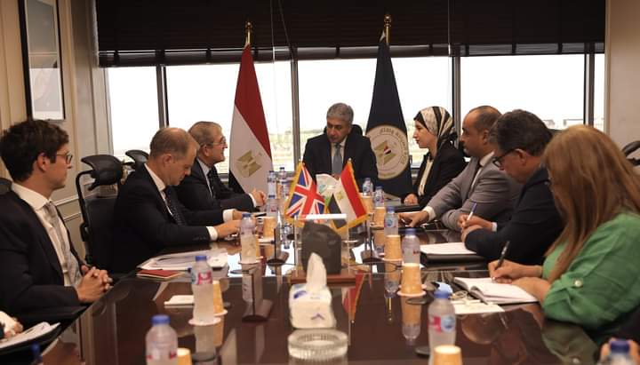 وزير السياحة يبحث فرص الاستثمار السياحي مع المبعوث التجاري البريطاني لإفريقيا