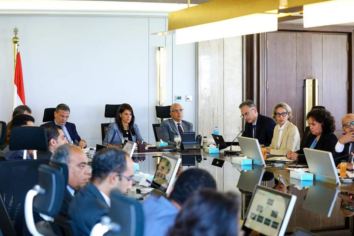 ثلاث وزارات تبحث مع بعثة البنك الدولي موقف مشروع التحول الغذائي الزراعي الموائم للمناخ