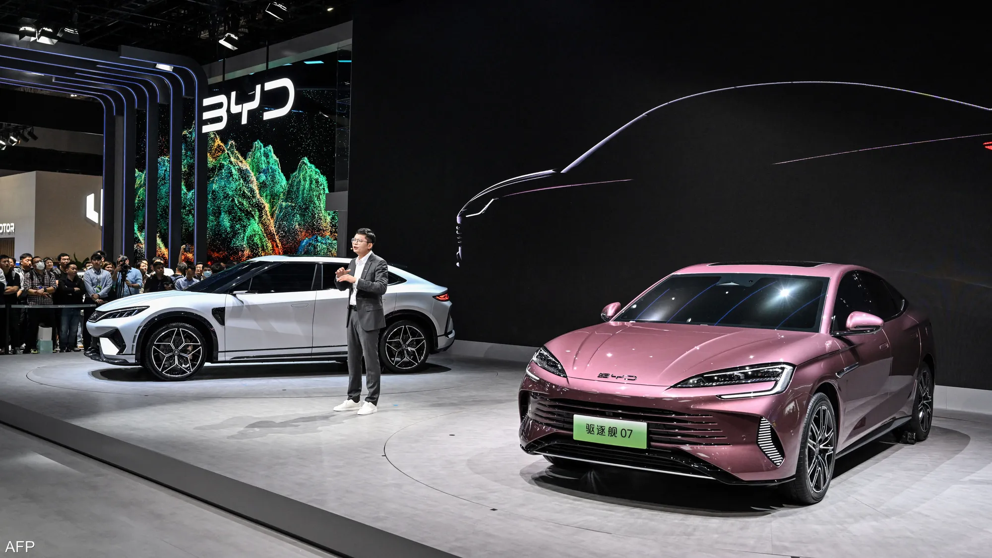 أمريكا ترجيء رفع الرسوم على السيارات الكهربائية الصينية