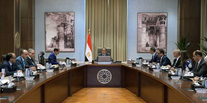 اجتماع برئاسة مدبولي لبحث معايير وضوابط تنظيم سوق السيارات