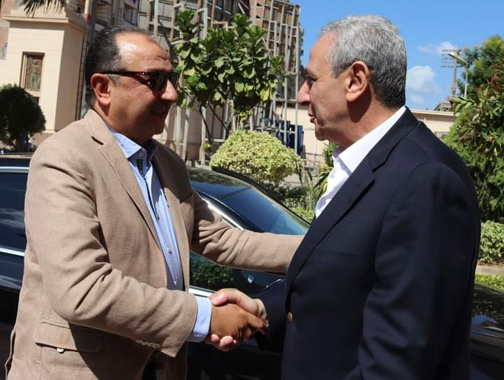 وزير الأعمال في زيارة لشركة غزل المحلة