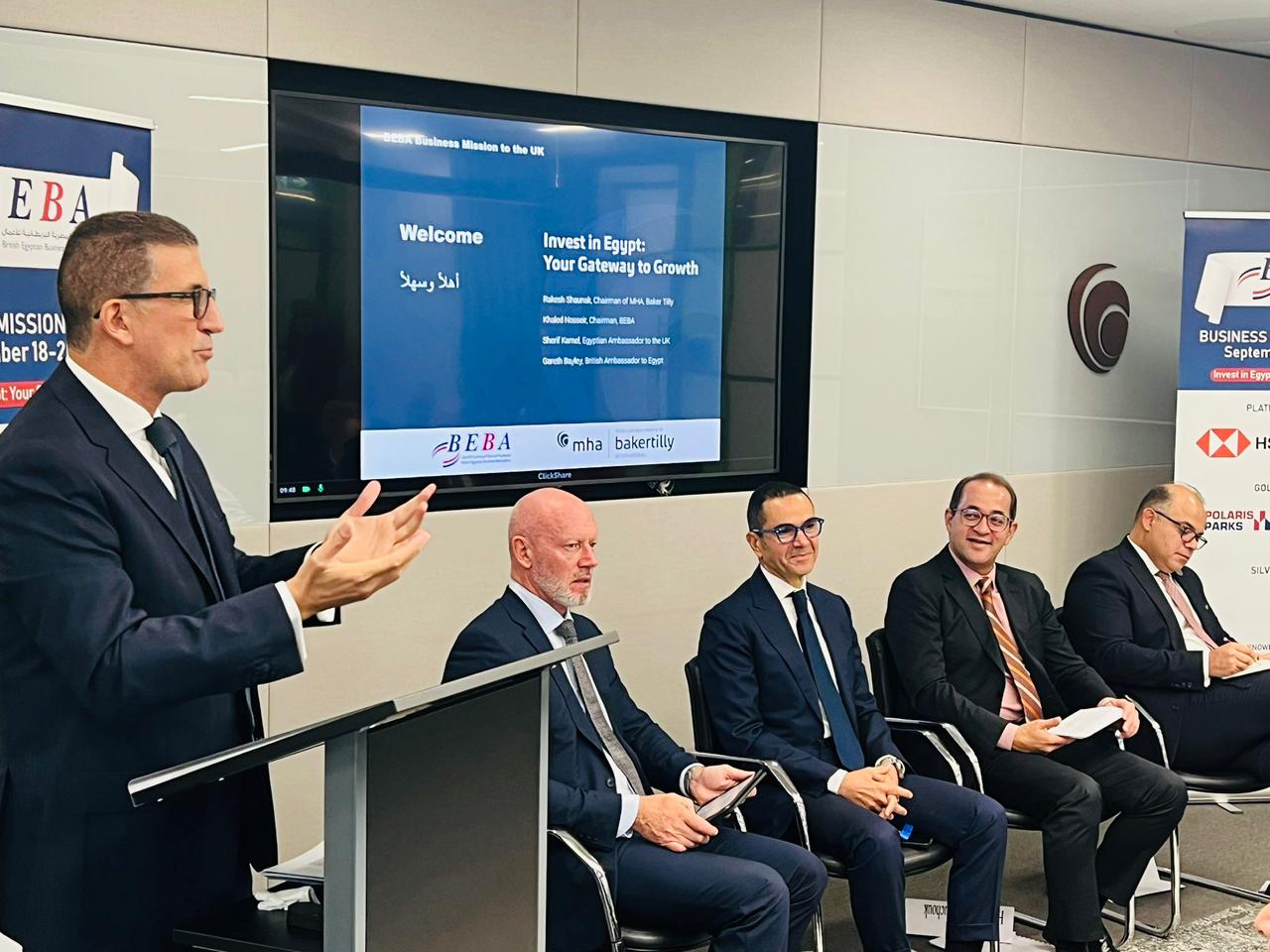 وزير الاستثمار يشارك بجلسة نقاشية حول تعزيز بيئة الأعمال وتيسير حركة التجارة الخارجية.