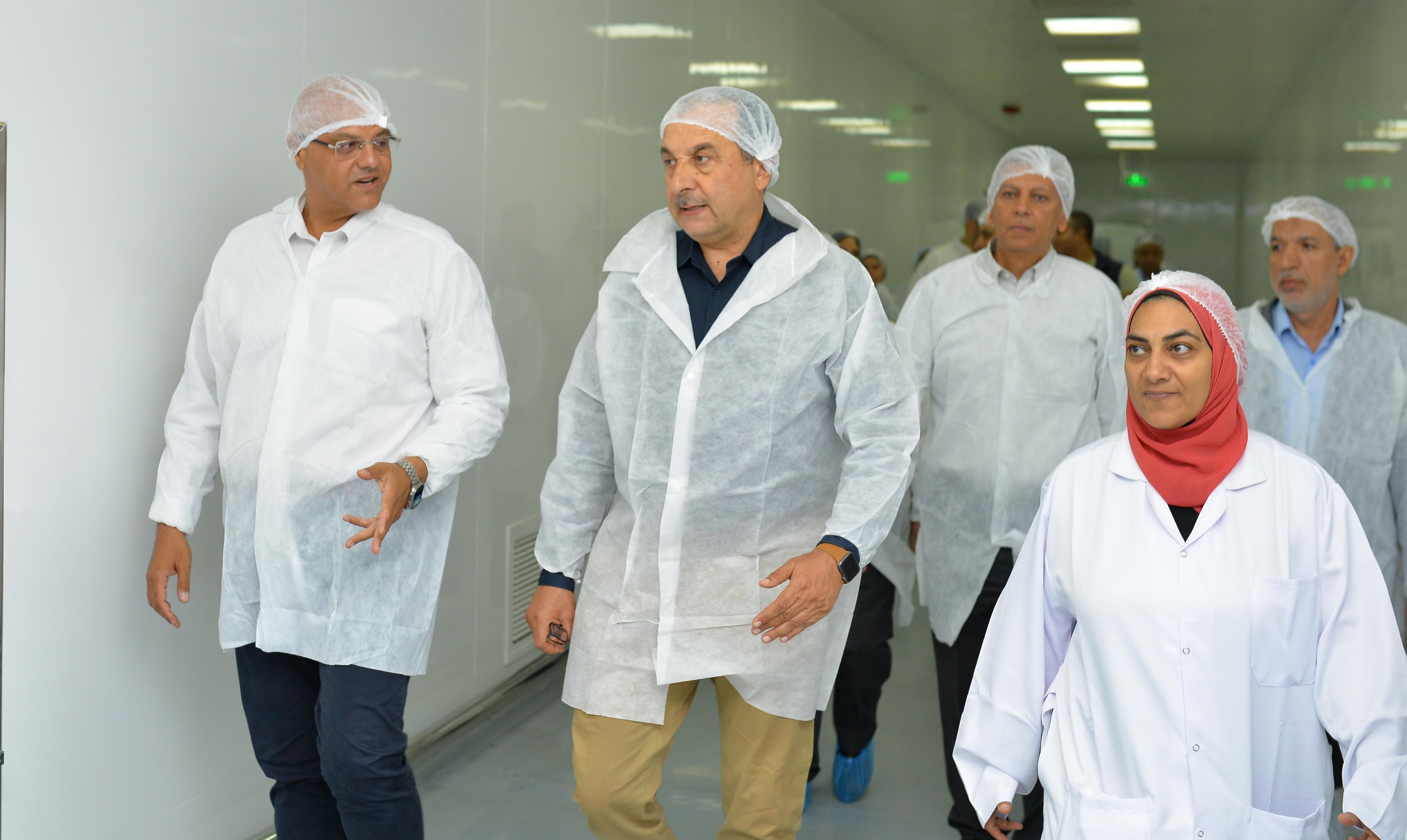 وزير قطاع الأعمال العام يتفقد مصانع "النصر للكيماويات الدوائية"