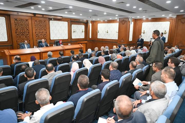 تشكيل جمعية للمستثمرين بكل منطقة صناعية تتولى إدارتها والصيانة والنظافة والتأمين