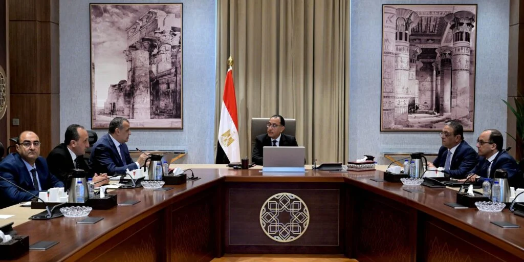 تصنيع وتصميم أتوبيس مصري للنقل الجماعي يعمل بالطاقة النظيفة